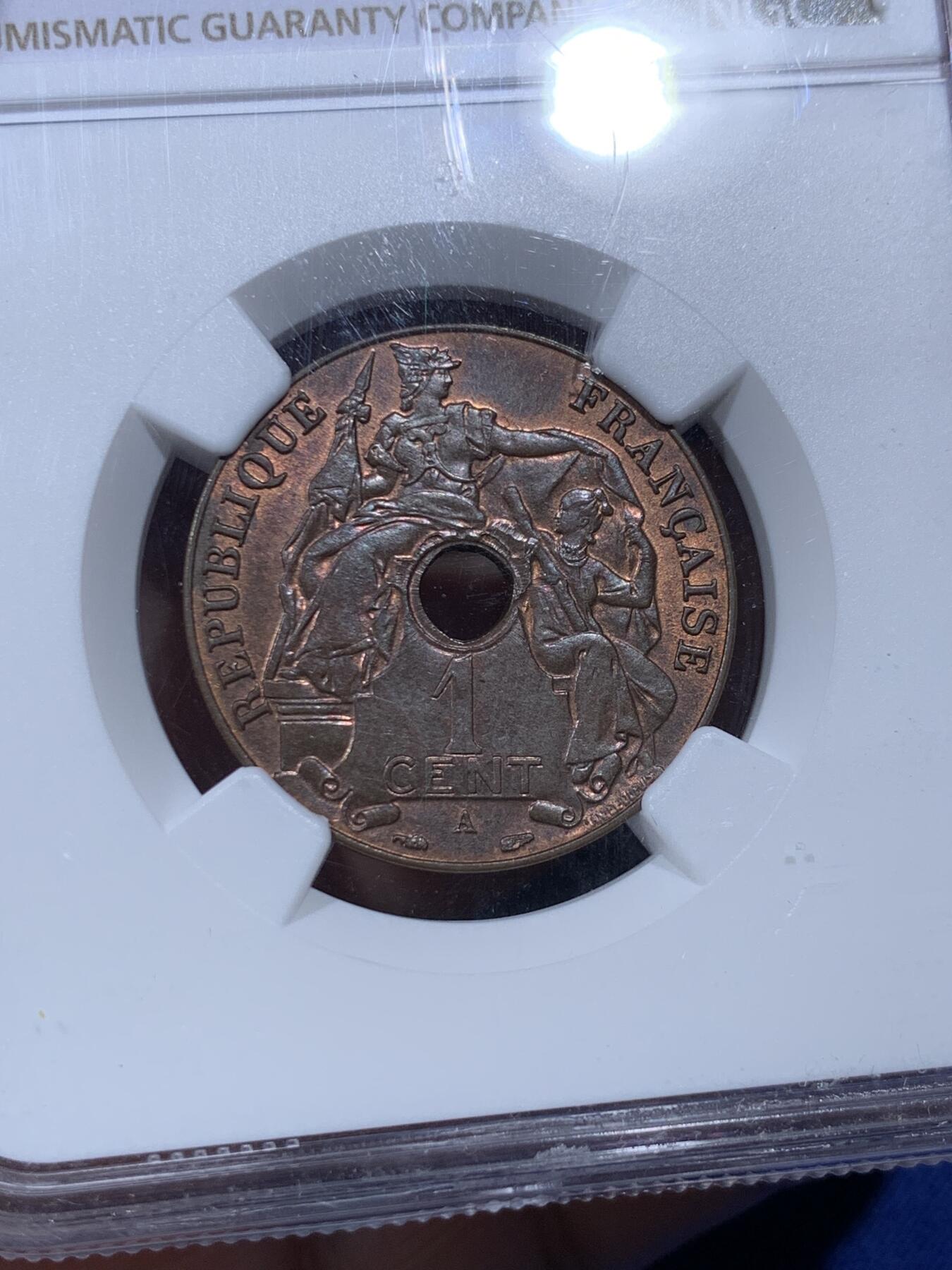 《竞宝斋》第380场 周日，周一 2场连拍 （全场包邮） NGC MS64BN 法属印支 1939年A 百分之一 中孔铜币，玛丽安娜女神，汉字经典品种。