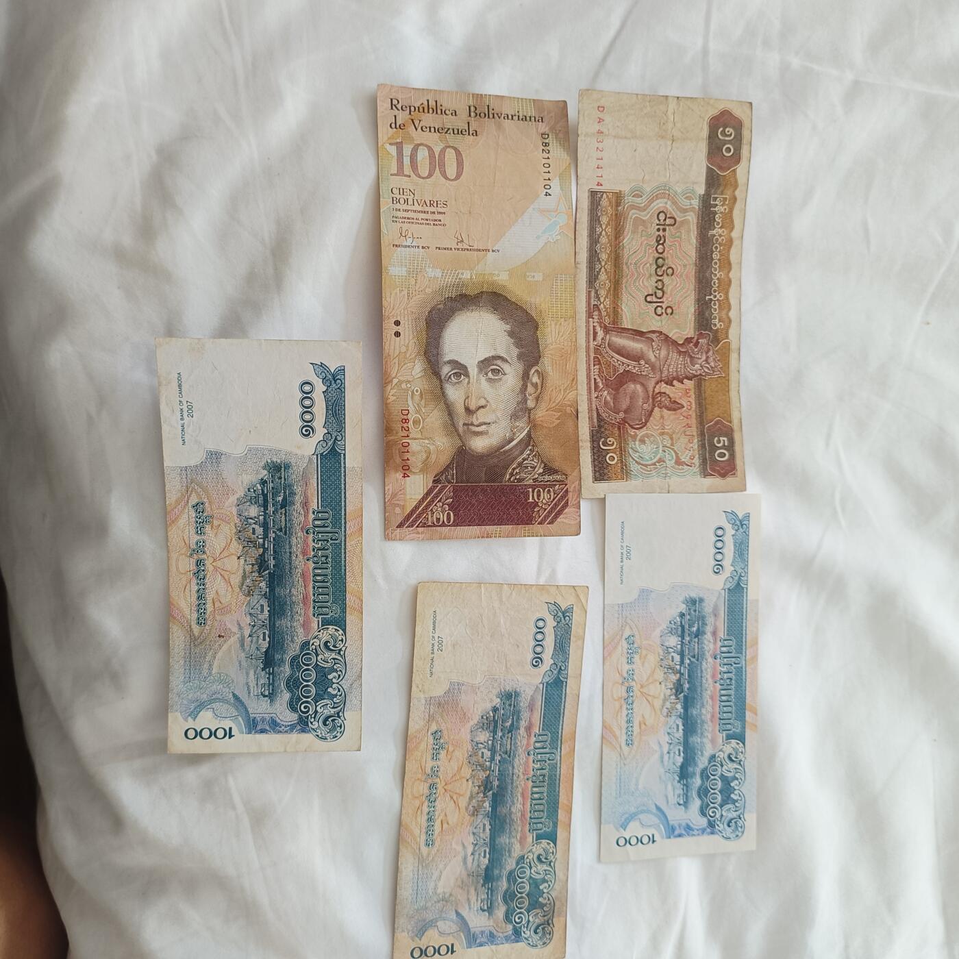 泡泡币外币第三十三场可代拍15038385335微信 纸币五张