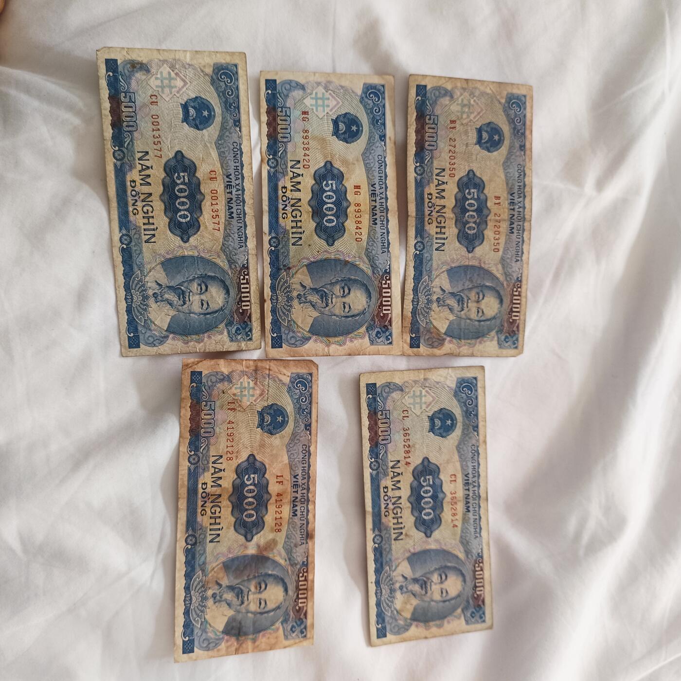 泡泡币外币第三十三场可代拍15038385335微信 越南5个