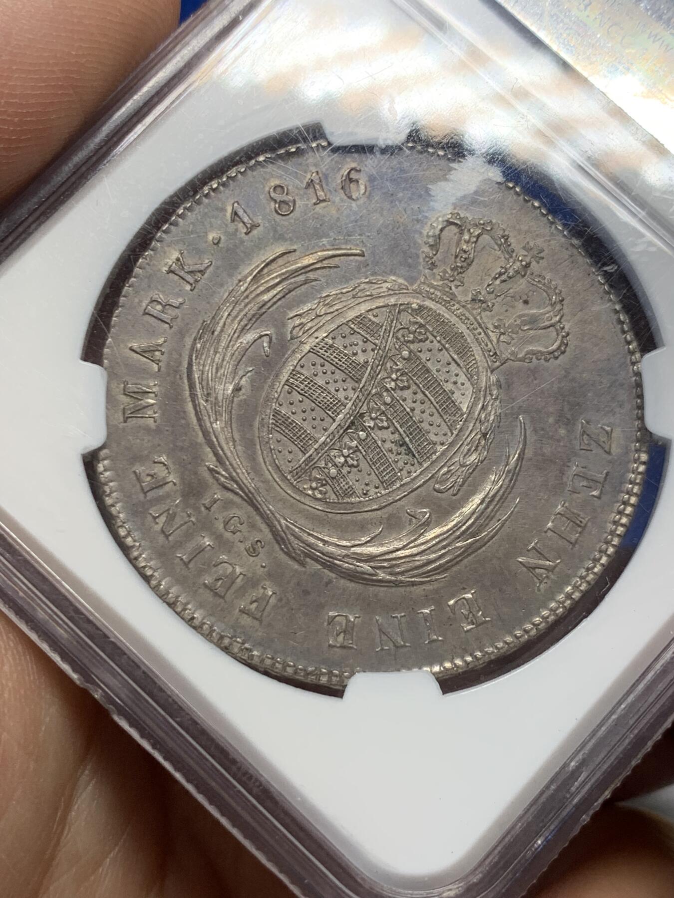 《竞宝斋》第380场 周日，周一 2场连拍 （全场包邮） 冠军分 NGC MS63 德国 1816 萨克森王国  奥古斯特一世 泰勒大银币 双面深打 老盒严评 PL底板 小盾徽版 值得入藏