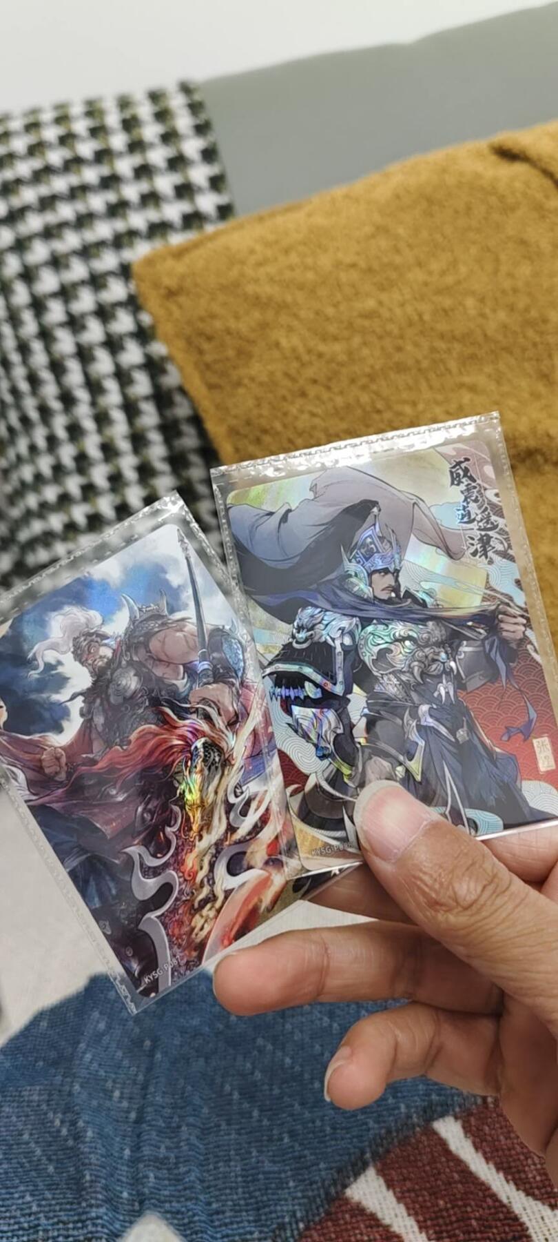 秋原瞳的小店第13期（阳春5月的夏天，是否还记得那个即将毕业分离曾为你撑伞的她） 卡游三国活动卡原膜一组