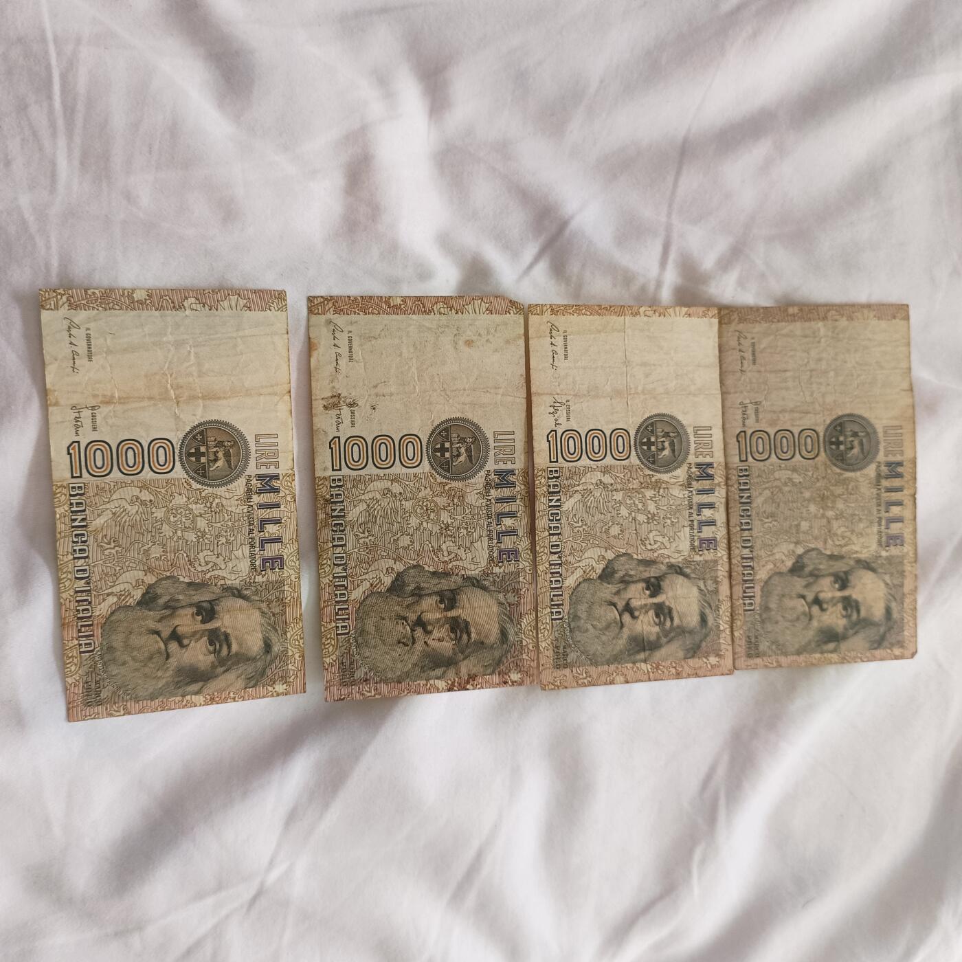 泡泡币外币第三十三场可代拍15038385335微信 意大利4张