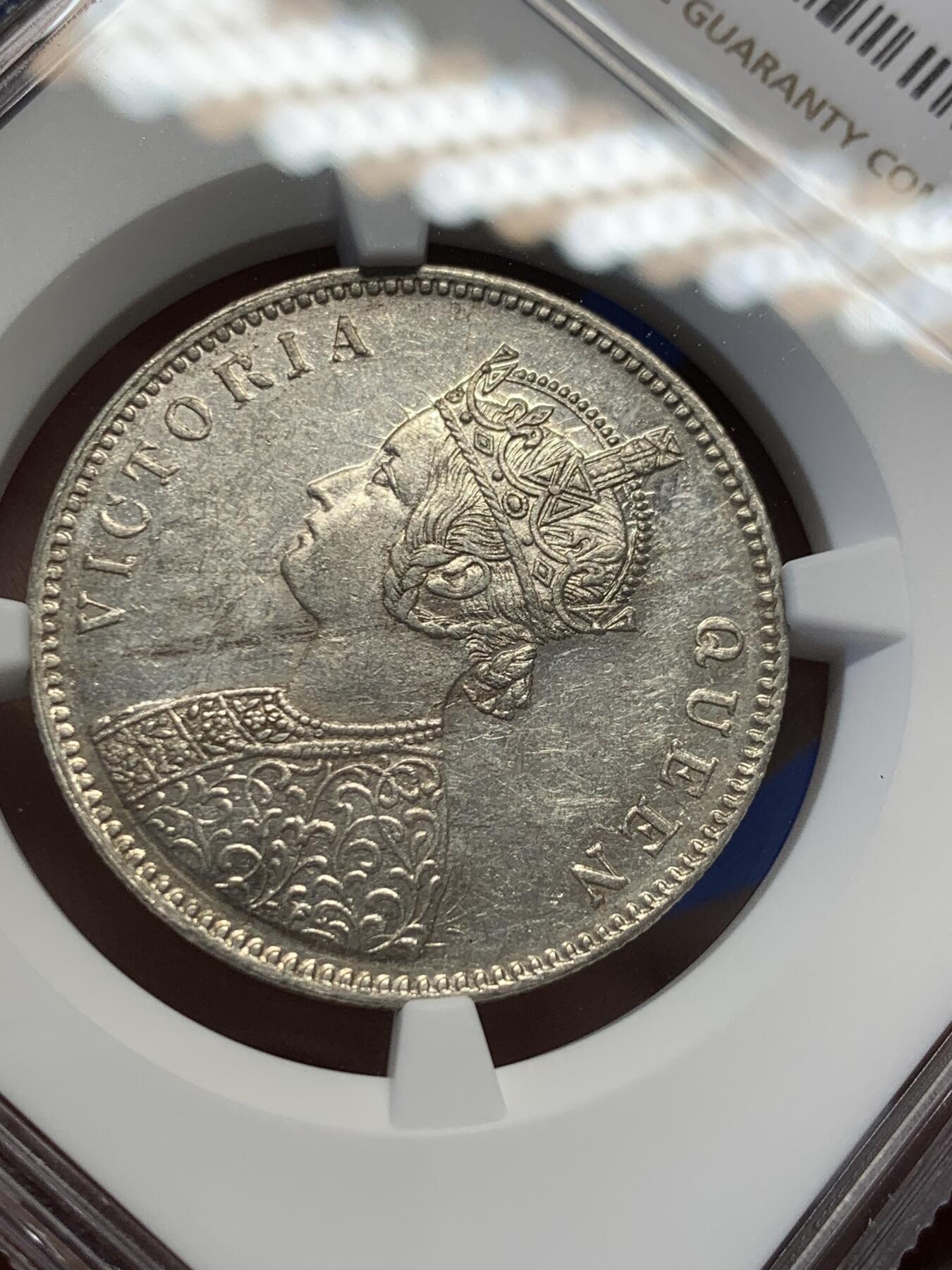 《竞宝斋》第380场 周日，周一 2场连拍 （全场包邮） NGC MS61 英属印度1862年1卢比银币 维多利亚女王皇冠头像首年份 B版孟买厂 0/5dot少见版别 底部5个点