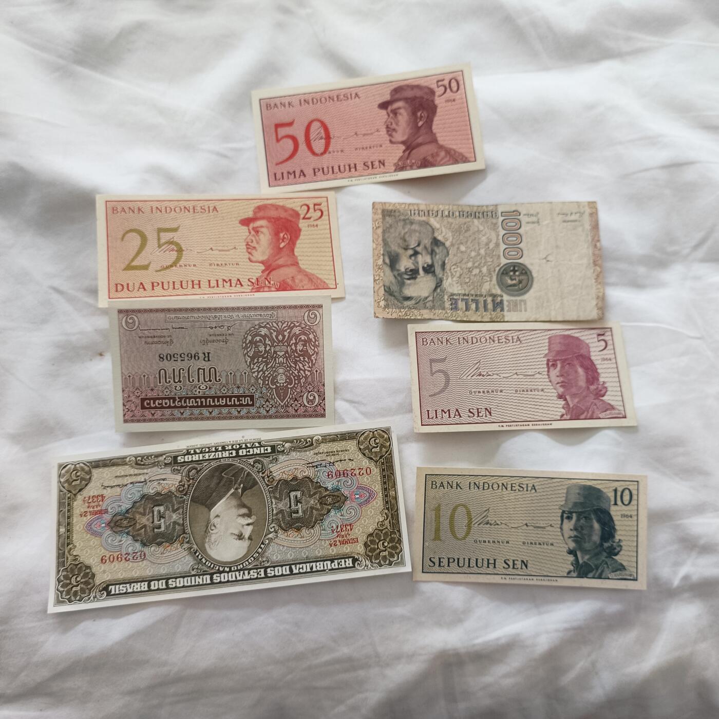 泡泡币外币第三十三场可代拍15038385335微信 纸币7张
