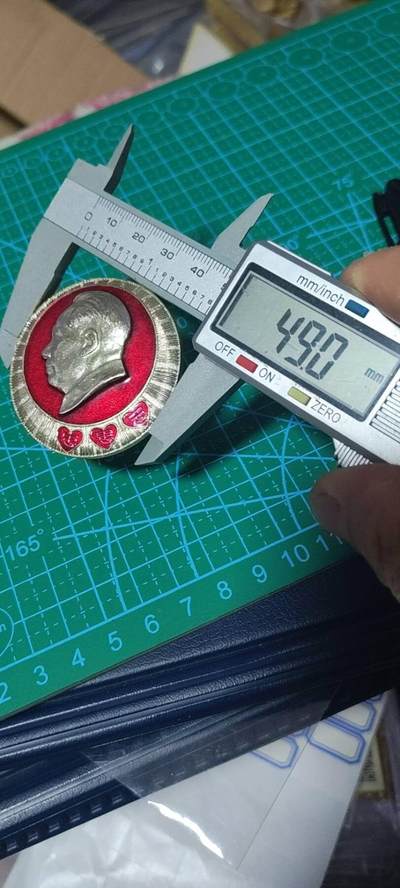 精品毛主席像章拍场 🔥忠字🔥毛主席像章一枚，三忠字