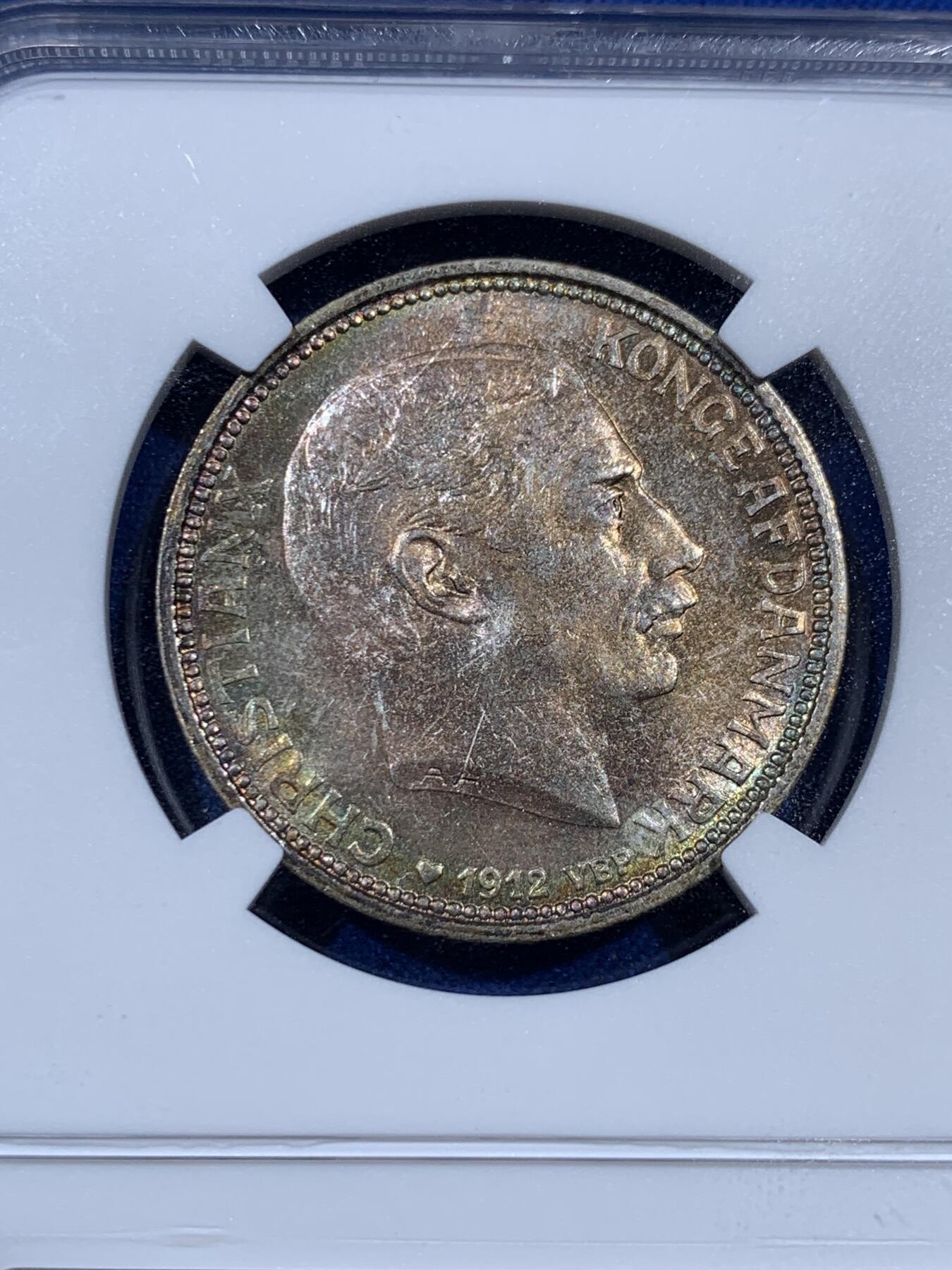 《竞宝斋》第381场 周日，周一 2场连拍 （全场包邮） NGC MS64 丹麦1912年国王更迭纪念2克朗银币，发行量仅10万枚，非常明亮的五彩包浆
