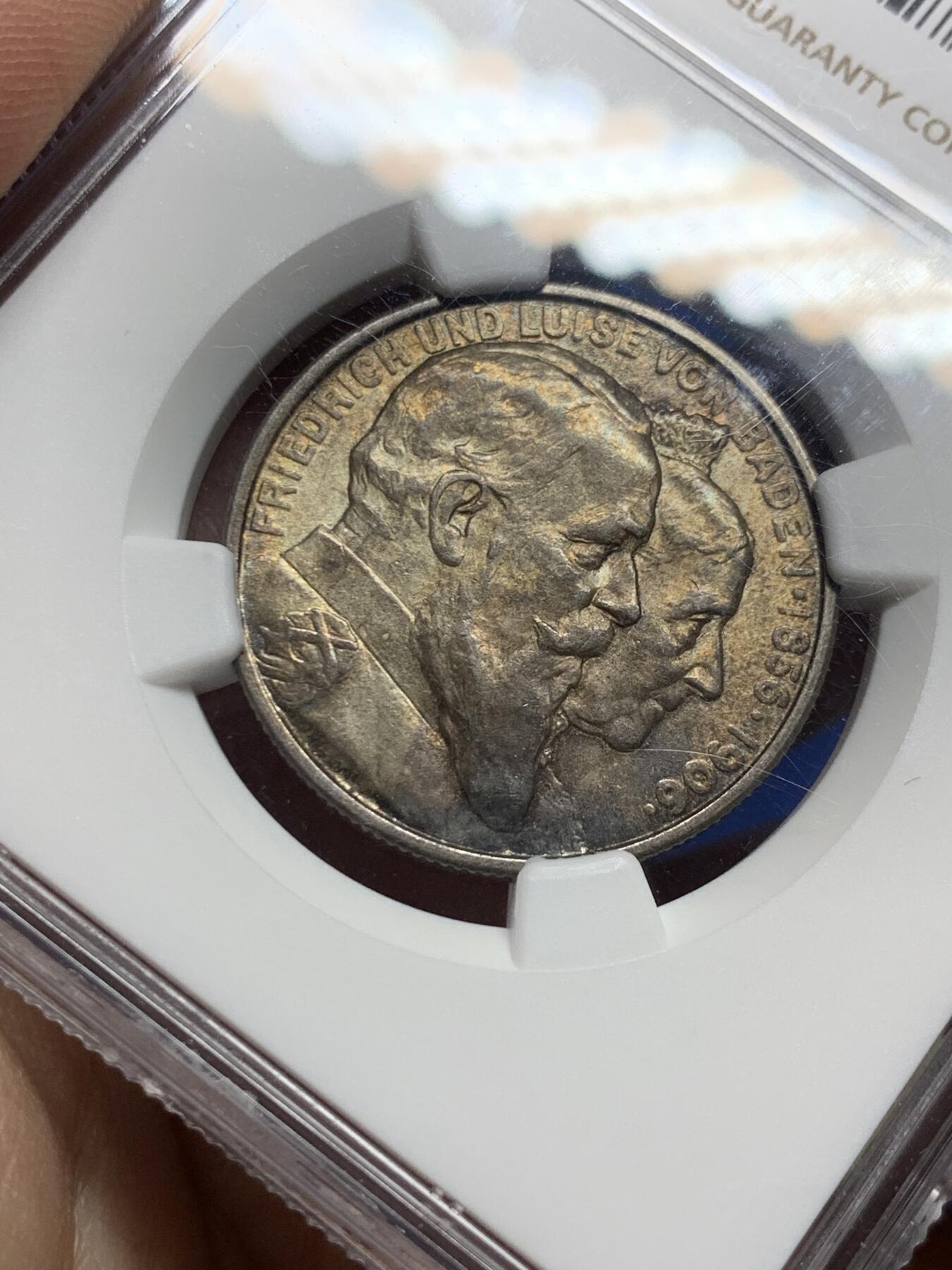 《竞宝斋》第381场 周日，周一 2场连拍 （全场包邮） NGC MS63 德国1906年巴登金婚2马克银币 深彩包浆 盒子角落有内裂纹