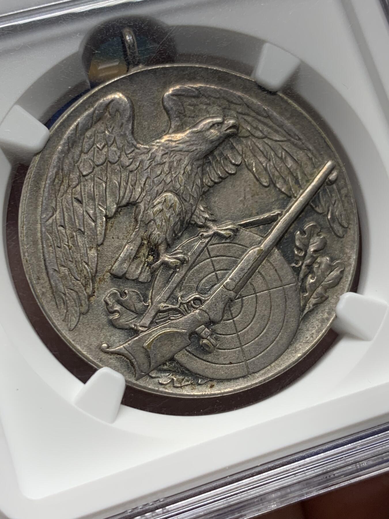 《竞宝斋》第381场 周日，周一 2场连拍 （全场包邮） NGC AU58 德国1925年射击节纪念银质奖章 原铸吊环