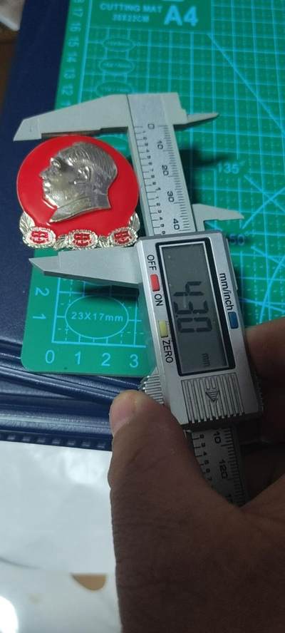 精品毛主席像章拍场 🔥忠字🔥毛主席像章一枚，三忠字