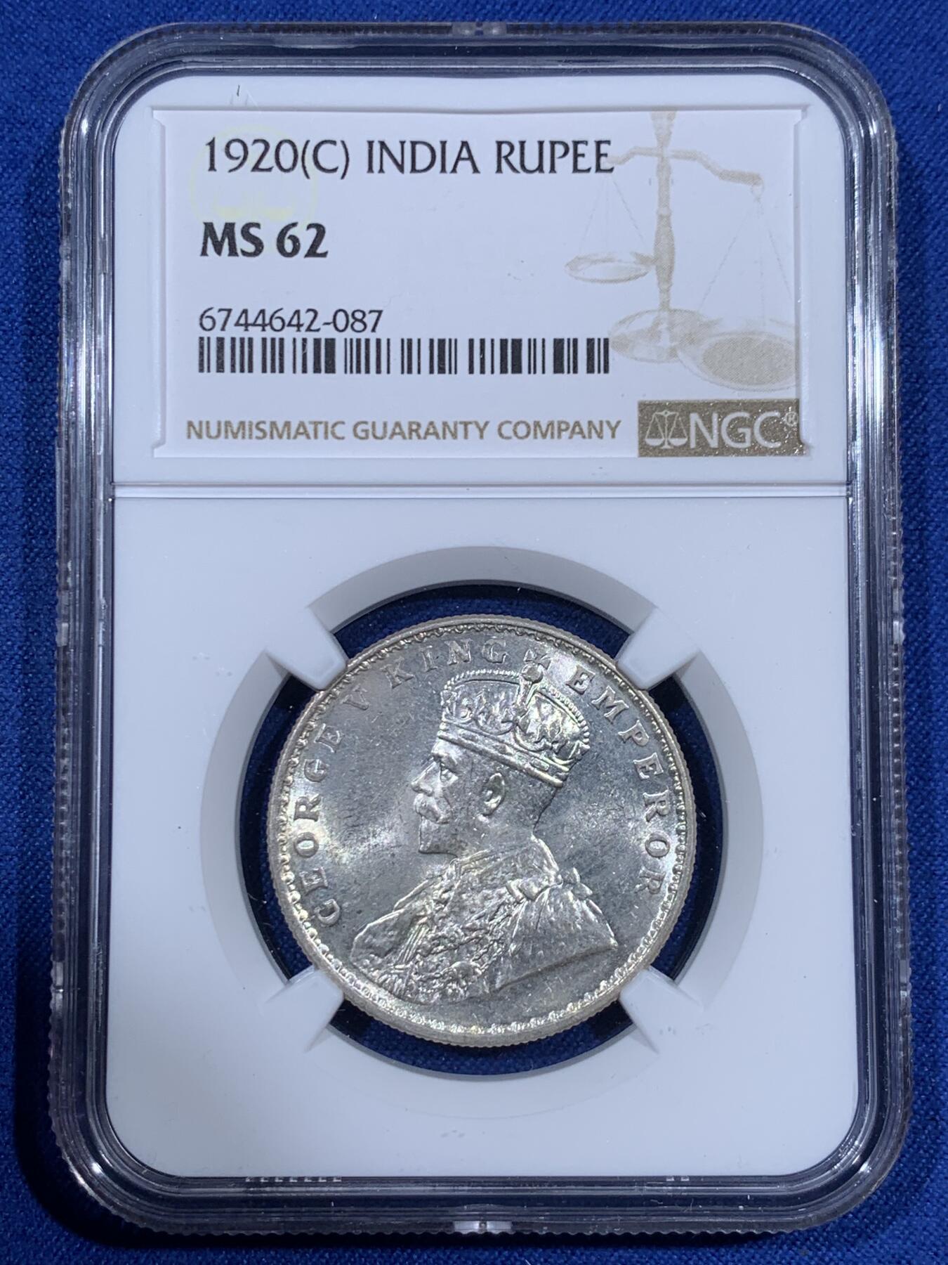《竞宝斋》第381场 周日，周一 2场连拍 （全场包邮） NGC MS62 英属印度1920年乔治五世1卢比银币 原光好品十字转光 C版加尔各答厂