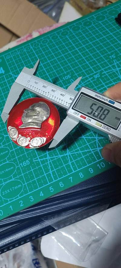 精品毛主席像章拍场 🔥忠字🔥毛主席像章一枚，三忠字