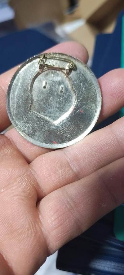 精品毛主席像章拍场 🔥忠字🔥毛主席像章一枚，忠字