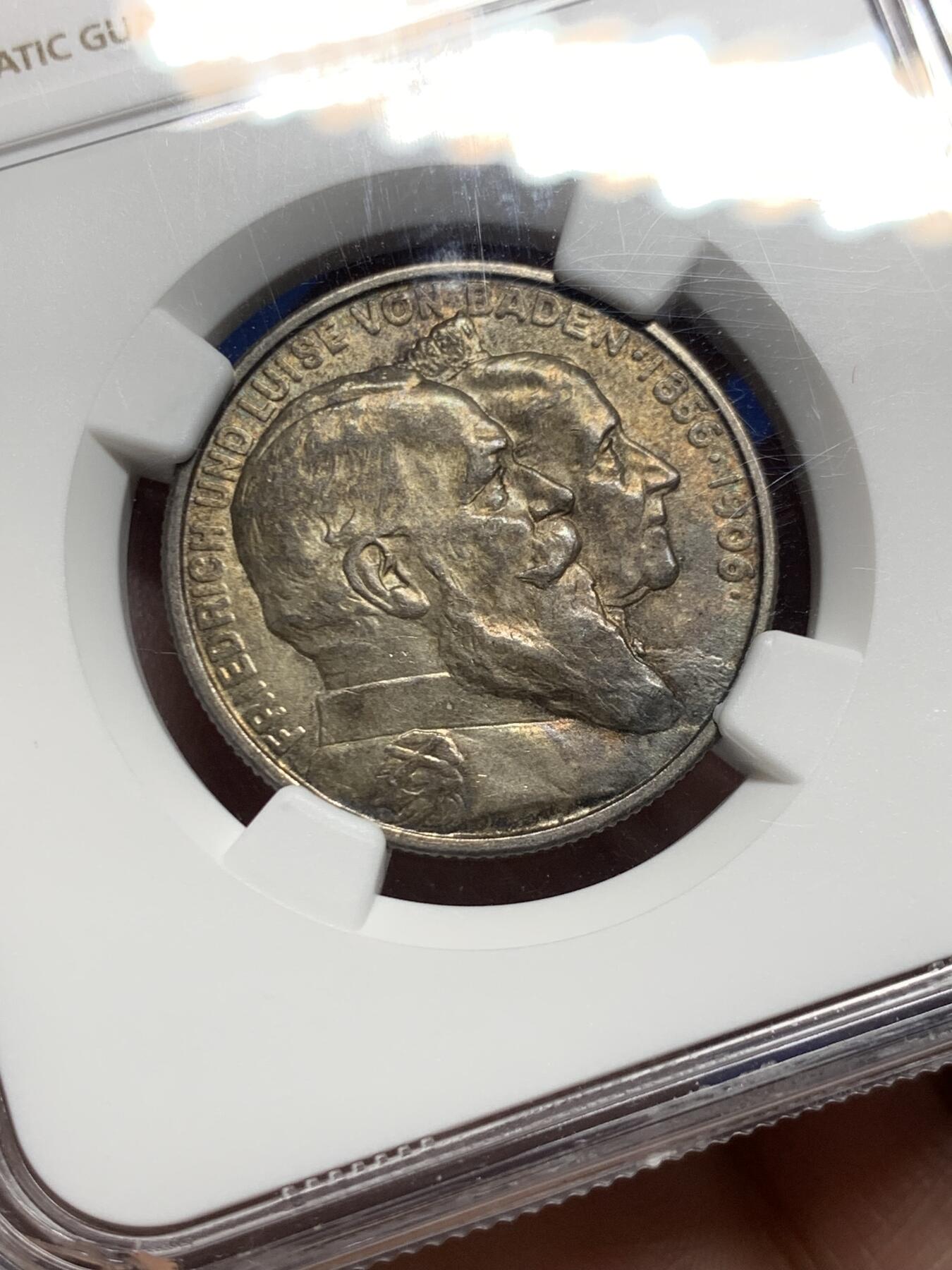 《竞宝斋》第381场 周日，周一 2场连拍 （全场包邮） NGC MS63 德国1906年巴登金婚2马克银币 深彩包浆 盒子角落有内裂纹