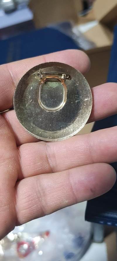 精品毛主席像章拍场 🔥忠字🔥毛主席像章一枚，忠字