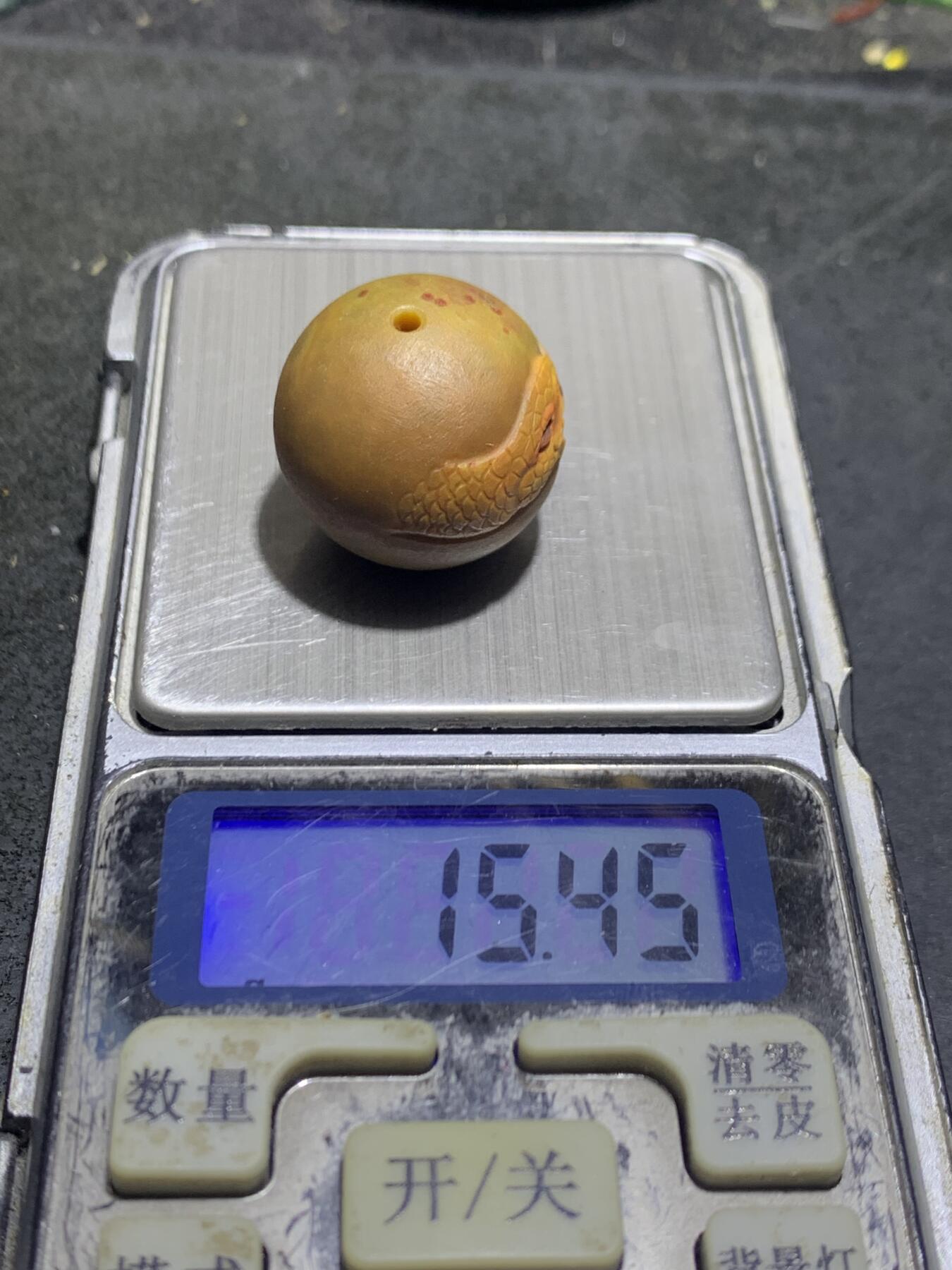精美亚光战国红玛瑙手工俏色巧雕灵蛇钱币珠一个