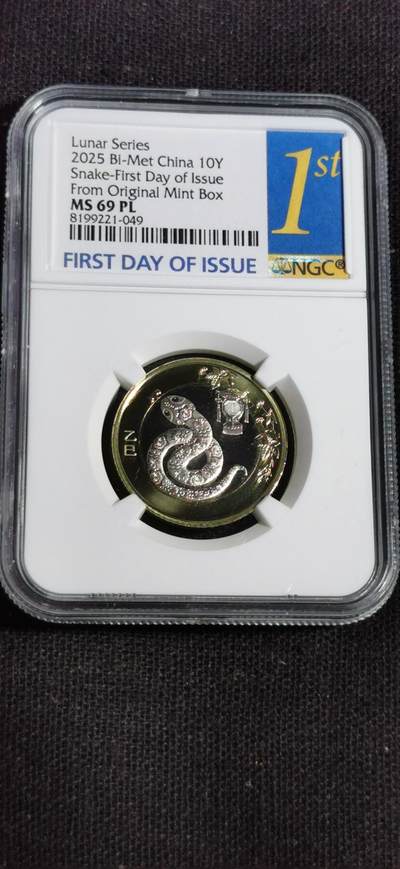 刘世昌艺术品销售中心～虎踞龙蟠*金杨在线联拍群第504期 - 2025年流通纪念币“乙巳蛇”【首日标】（NGC MS69PL 串号：6199221-049）1枚。