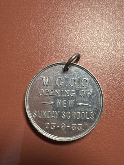 11.26散币、徽章专场 - 1933年W·G·C·C日主学校成立纪念章 铝制