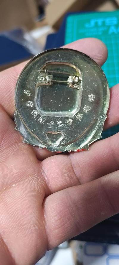 精品毛主席像章拍场 🔥忠字🔥毛主席像章一枚，忠字