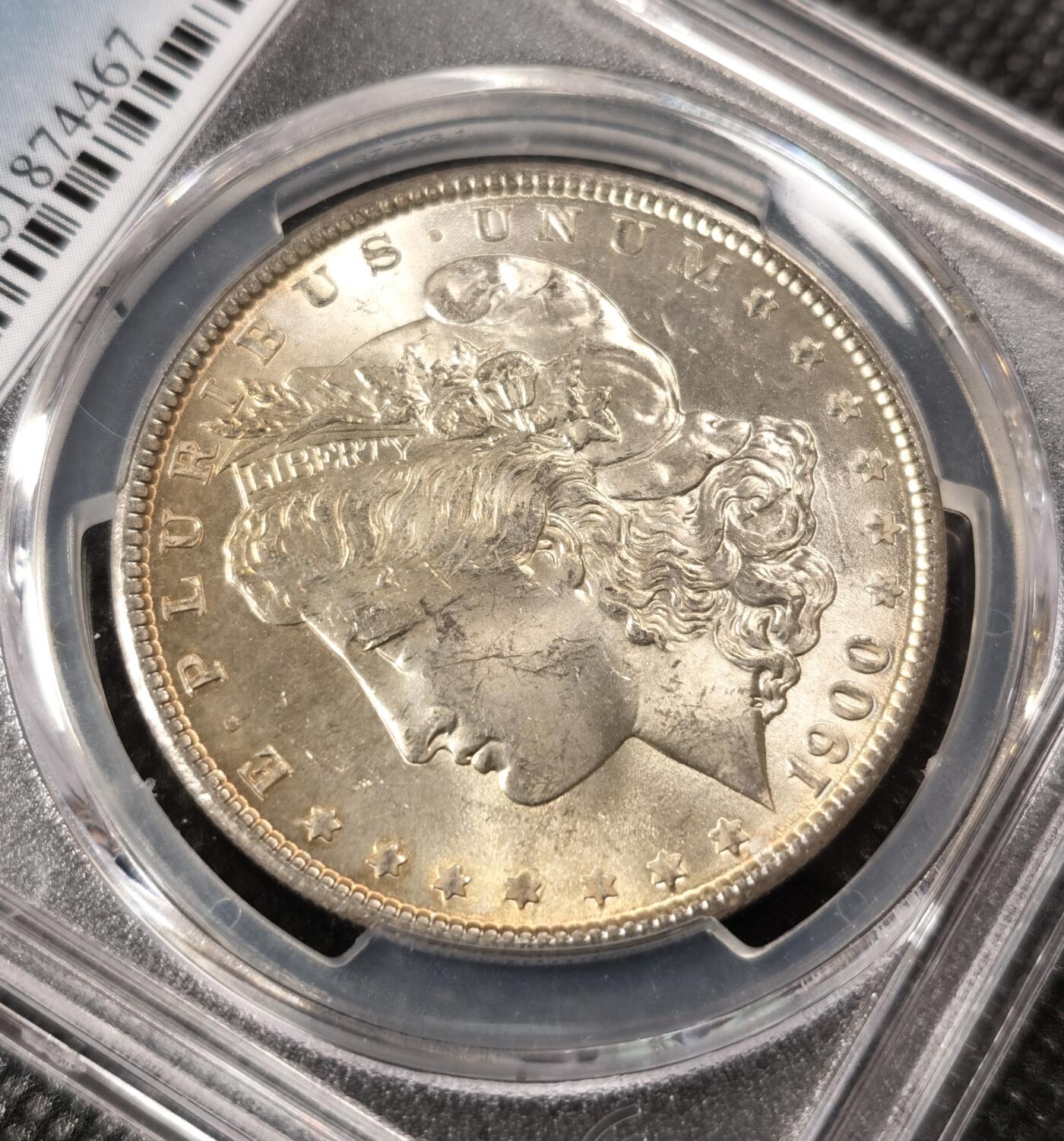  甄臻铺-美国银币专场-世界币章拍卖（第17期），送拍享返佣金等优惠多多 PCGS-MS64 1900年美国摩根银币，正面淡金色包浆