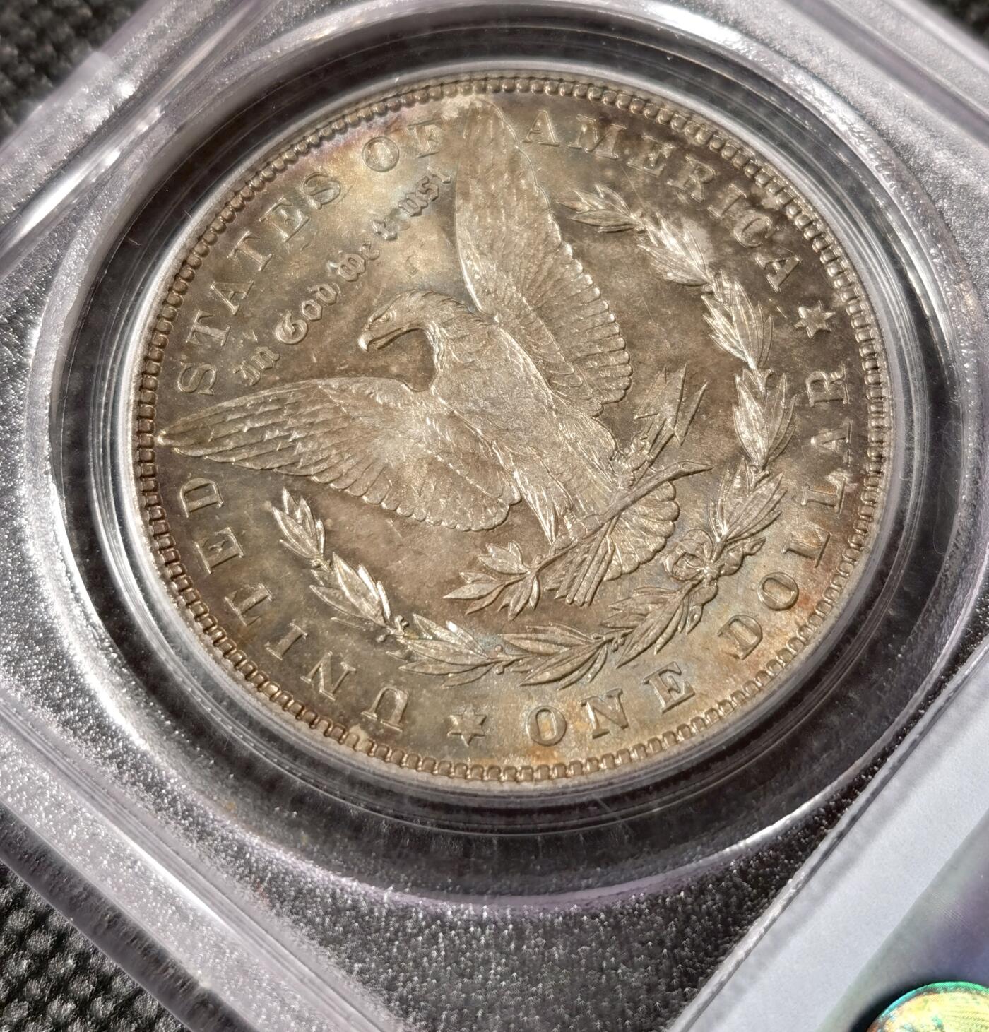  甄臻铺-美国银币专场-世界币章拍卖（第17期），送拍享返佣金等优惠多多 PCGS-MS64 美国1887摩根银币一元，双面酱彩色配经典美式包浆，盒子底部有小裂