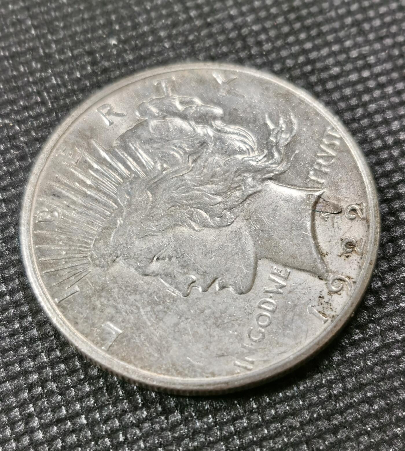  甄臻铺-美国银币专场-世界币章拍卖（第17期），送拍享返佣金等优惠多多 美国1922S和平一元银币，2字上方有小裂