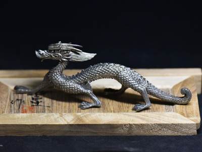 【良泉】5月22日19:30【直播场】228件，上半年最后一场（本场结束后外出度假。之前预存钱币的朋友请告知，将连同本场拍品一起邮寄，预祝诸位暑期愉快！） - 【原盒】【日本】【村田吉生】铸，银制“瑞龙”文镇，900银，重139克