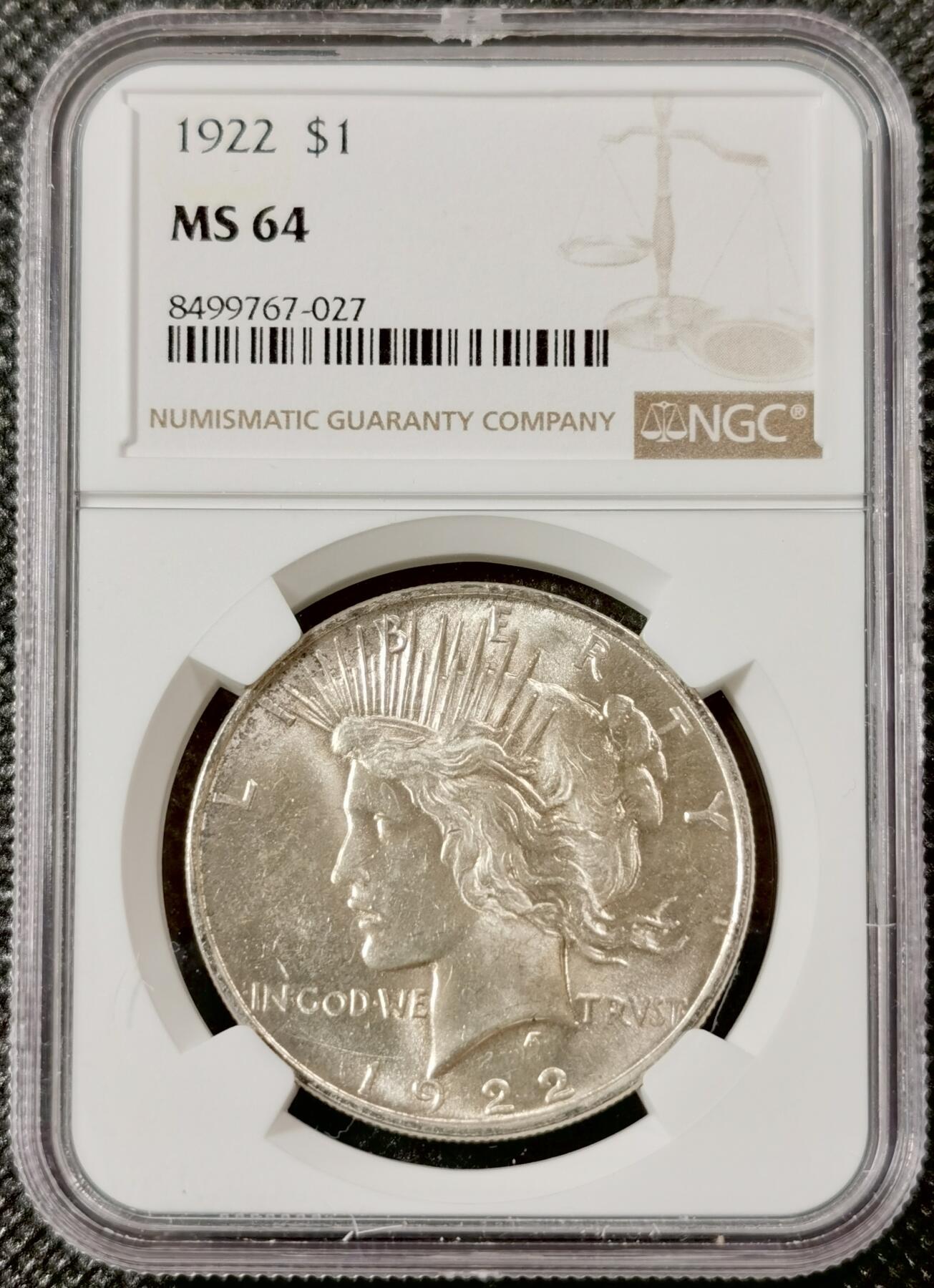  甄臻铺-美国银币专场-世界币章拍卖（第17期），送拍享返佣金等优惠多多 NGC-MS64 1922年美国和平银币，流水转光