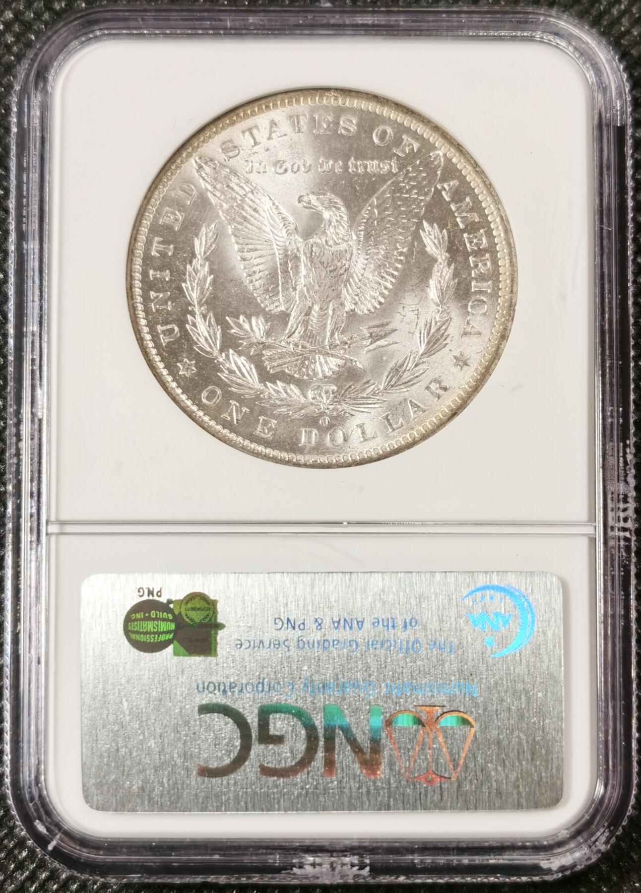  甄臻铺-美国银币专场-世界币章拍卖（第17期），送拍享返佣金等优惠多多 NGC-MS64 1885年O版摩根，淡淡环彩包浆