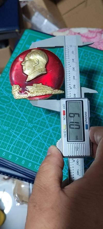 精品毛主席像章拍场 🔥🔥毛主席像章，