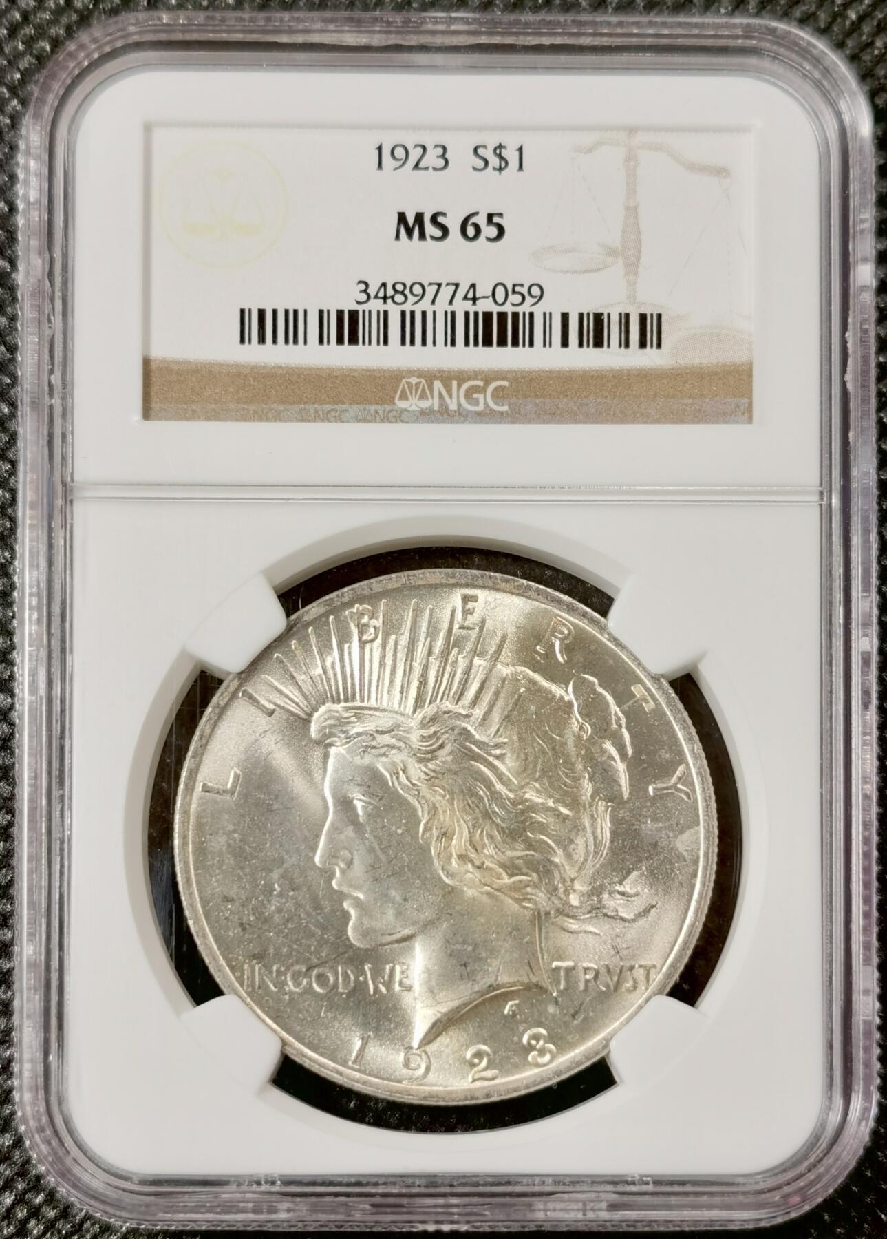  甄臻铺-美国银币专场-世界币章拍卖（第17期），送拍享返佣金等优惠多多 NGC-MS65 1923年美国和平银币，圆润包浆，老盒子，65的不常见