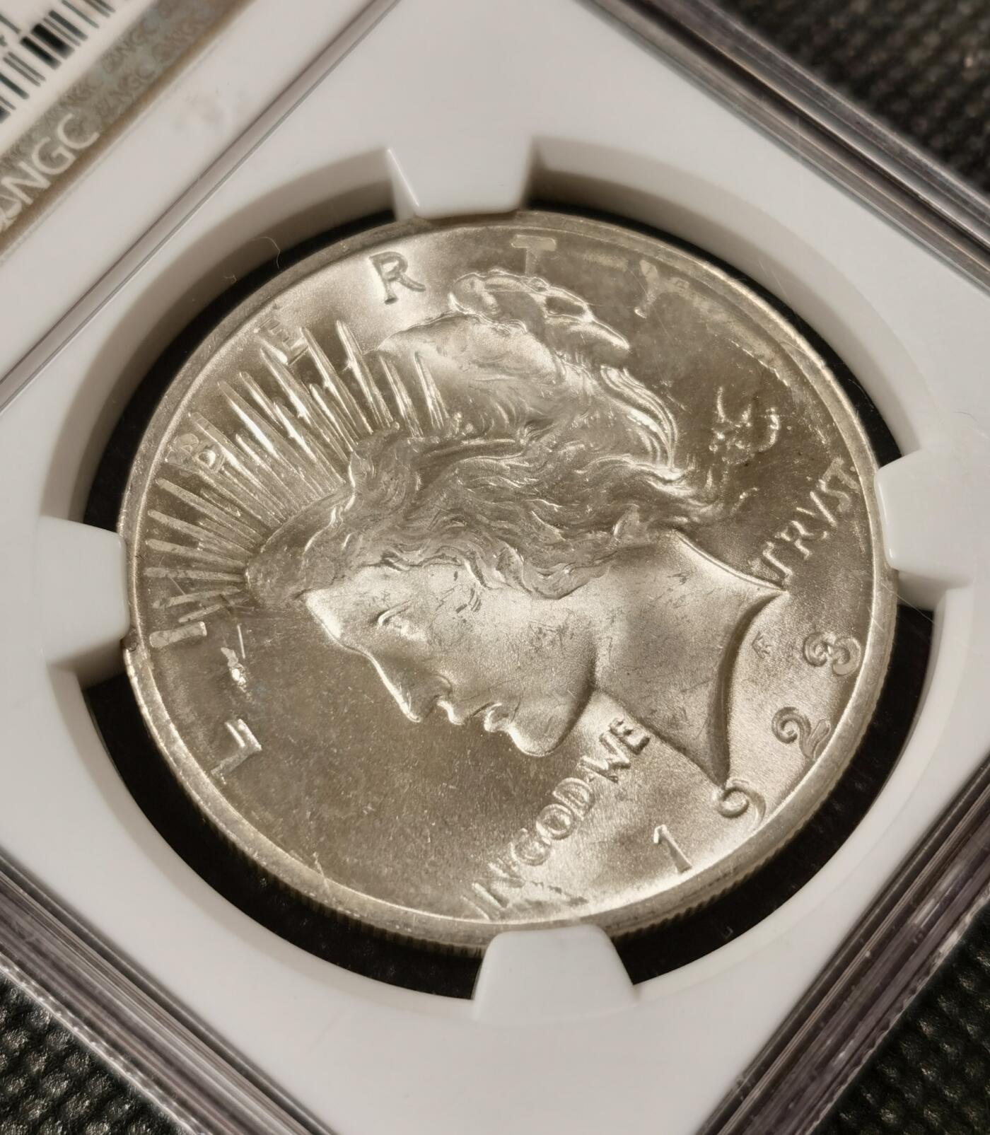  甄臻铺-美国银币专场-世界币章拍卖（第17期），送拍享返佣金等优惠多多 NGC-MS65 1923年美国和平银币，圆润包浆，老盒子，65分的少见