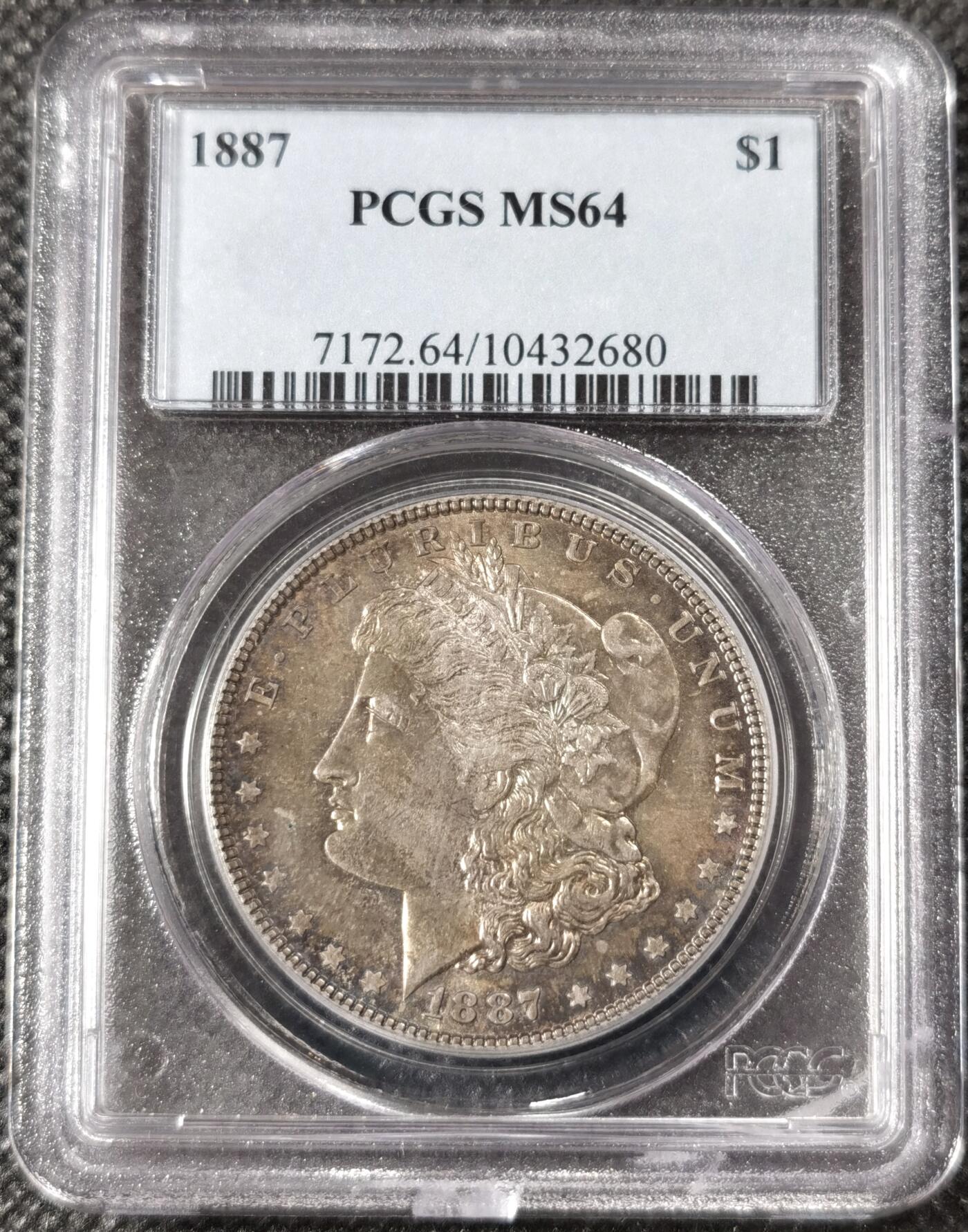  甄臻铺-美国银币专场-世界币章拍卖（第17期），送拍享返佣金等优惠多多 PCGS-MS64 美国1887摩根银币一元，双面酱彩色配经典美式包浆，盒子底部有小裂
