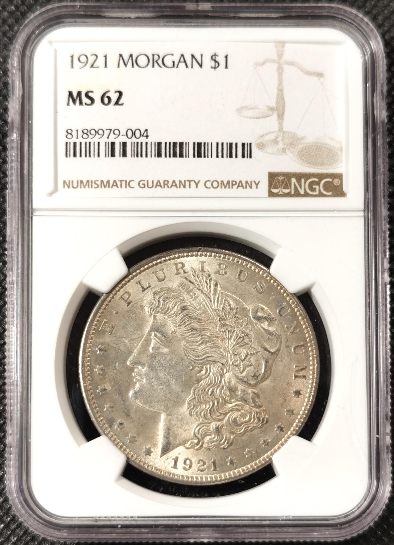  甄臻铺-美国银币专场-世界币章拍卖（第17期），送拍享返佣金等优惠多多 NGC-MS62 1921年美国摩根，淡金色包浆，圆润金色
