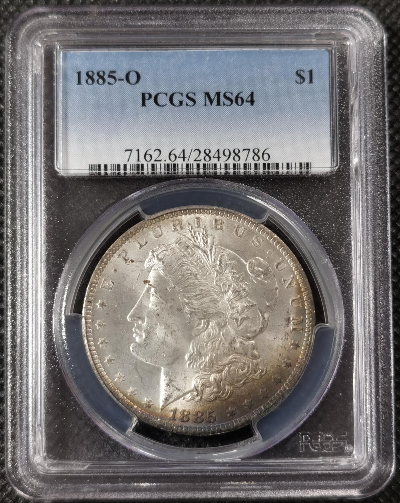  甄臻铺-美国银币专场-世界币章拍卖（第17期），送拍享返佣金等优惠多多 PCGS-MS64 美国1885年O版摩根银币一元，正面月牙五彩，背部酱彩色包浆，盒子有小磕
