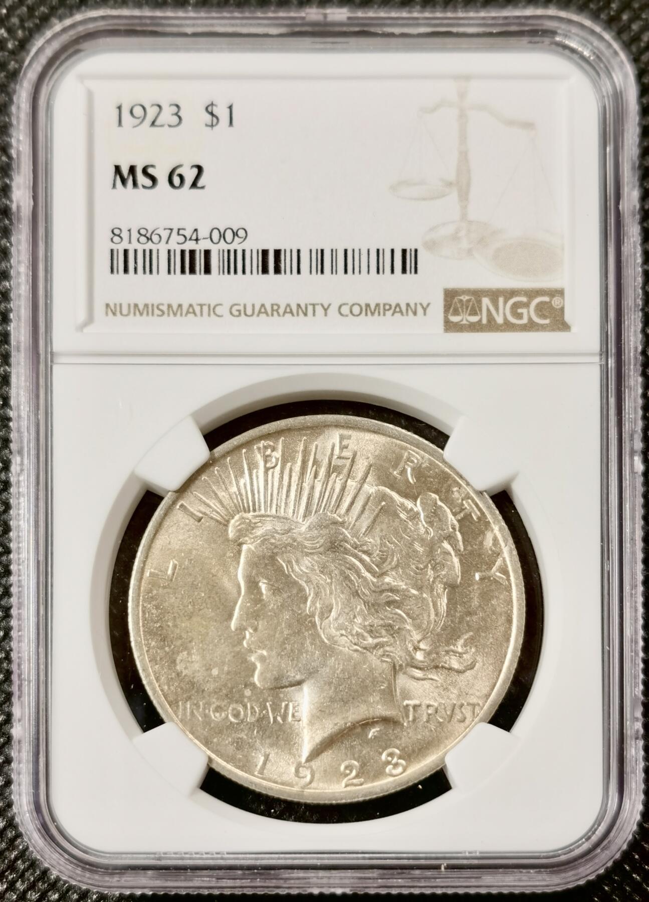  甄臻铺-美国银币专场-世界币章拍卖（第17期），送拍享返佣金等优惠多多 NGC-MS62 1923年美国和平银币，淡金色圆润包浆，低评