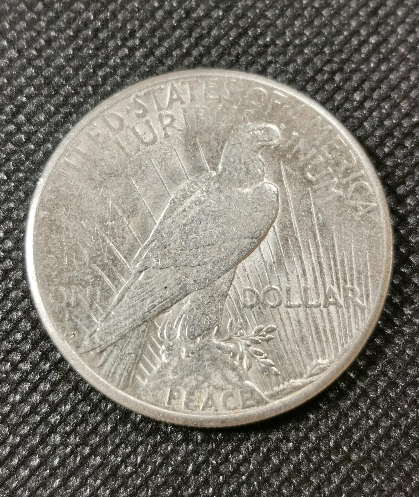  甄臻铺-美国银币专场-世界币章拍卖（第17期），送拍享返佣金等优惠多多 美国1922S和平一元银币，2字上方有小裂