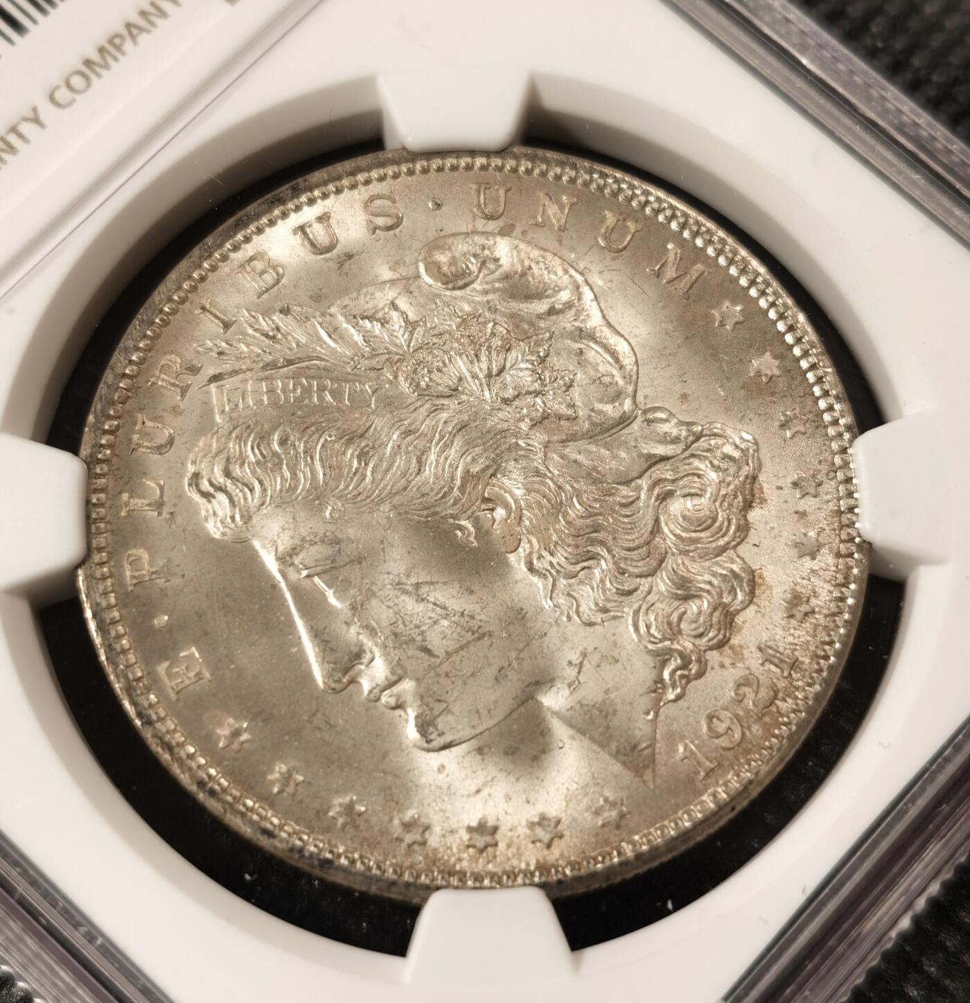  甄臻铺-美国银币专场-世界币章拍卖（第17期），送拍享返佣金等优惠多多 PCGS-MS64 1921年美国摩根银币，淡淡美式包浆