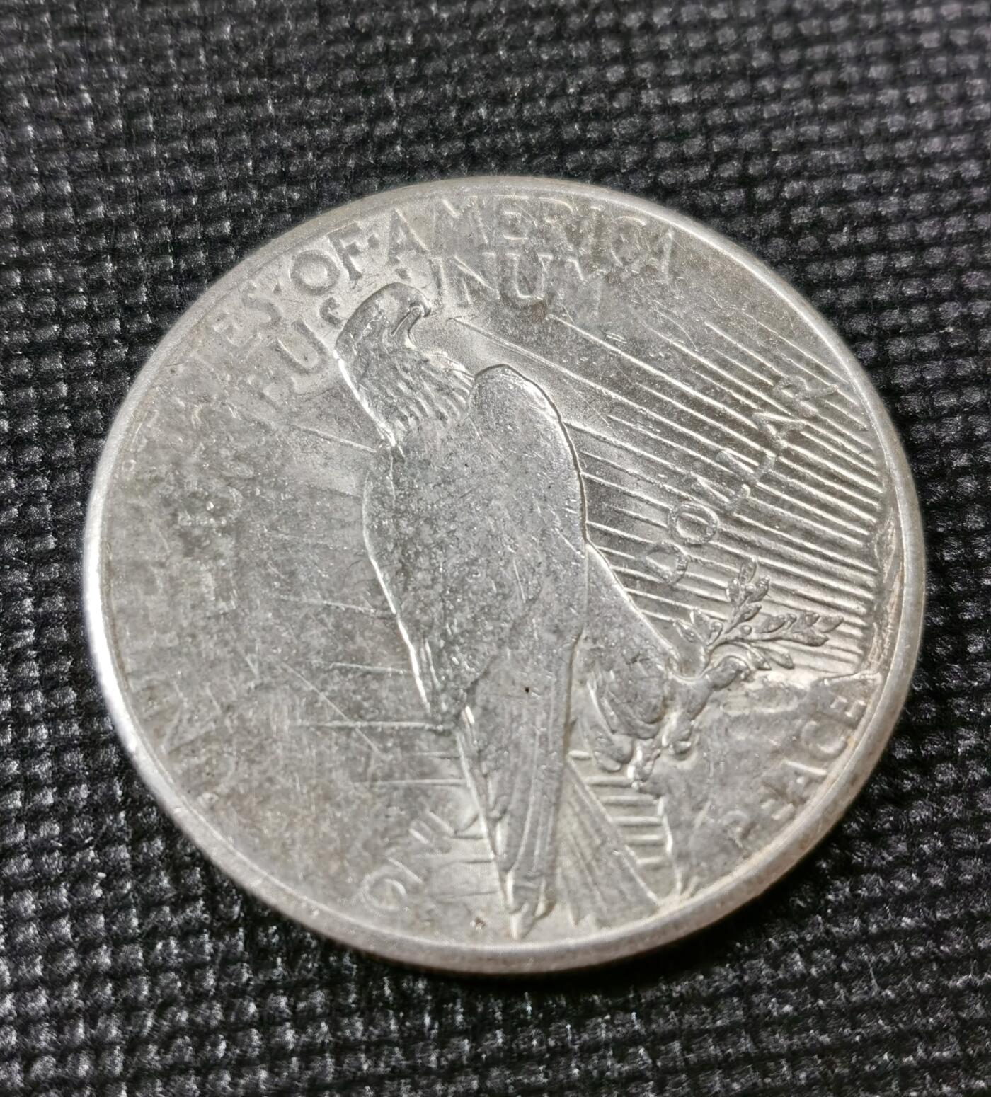  甄臻铺-美国银币专场-世界币章拍卖（第17期），送拍享返佣金等优惠多多 美国1922S和平一元银币，2字上方有小裂