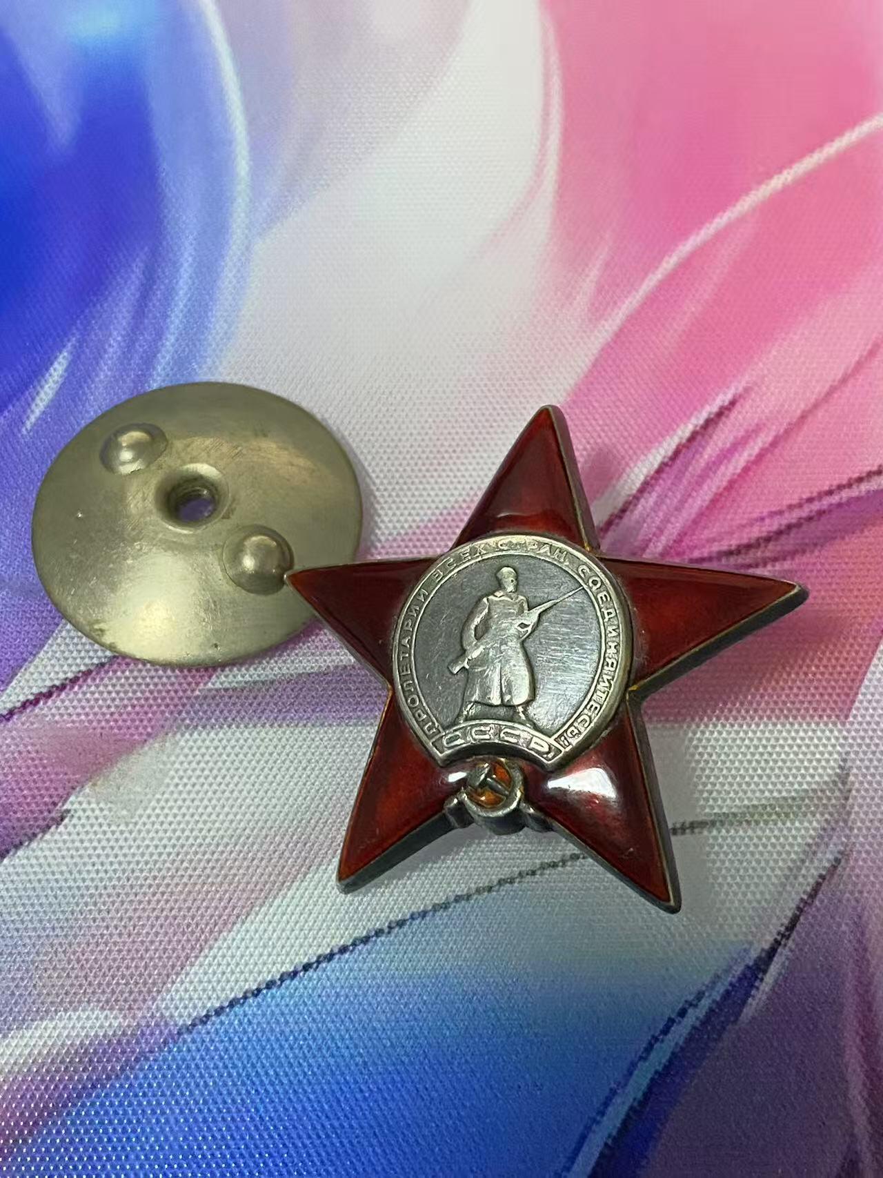 苏联勋章奖章5月21日晚上九点结束在麦稀奇 找不到的加我qq或者微信都是184277308备注苏章拍卖。最好加微信群每次都会通知还有提前可以一口价的 最近会持续拍卖一些东西。 别利亚耶夫的红星勋章  1901966 珠宝局版左下右下角顶部 有小蹭皮 保障修复通讯获得 。