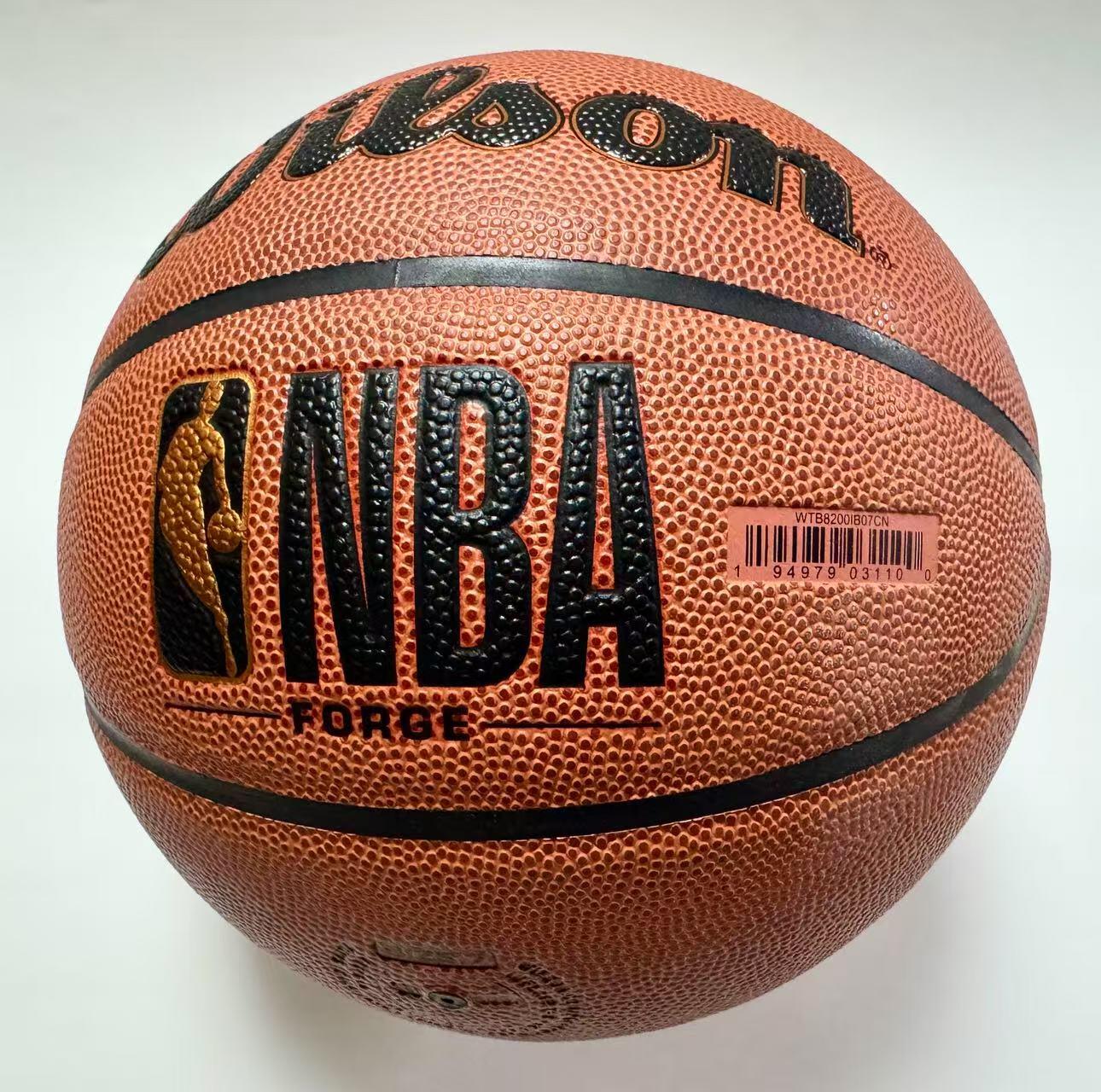 零元拍：  “风城玫瑰”德里克-罗斯签名Wilson威尔胜金标NBA用球，亲书“2008选秀第一顺位”！签于2025威尔胜“致胜瑰来”罗斯联名产品发布会！