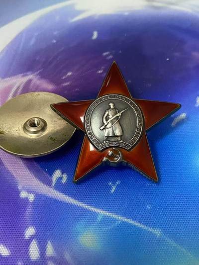 苏联勋章奖章5月21日晚上九点结束在麦稀奇 找不到的加我qq或者微信都是184277308备注苏章拍卖。最好加微信群每次都会通知还有提前可以一口价的 最近会持续拍卖一些东西。 - 苏联二战红星勋章 1327205 好品无磕碰 佩戴痕迹都看不到 非常漂亮 极品品相连中间部分都保存的非常好 这个号段这个品相难见 Пешков Анатолий Степанович 第3独立山地驮马连排指挥员 兵种也挺特别 运送弹药获得