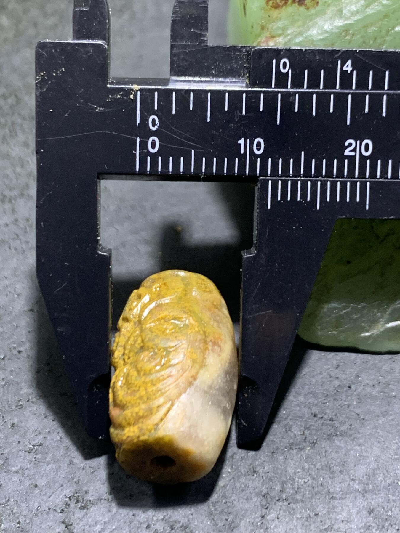 精美亚光高玉化冰飘黄金草花纹战国红玛瑙手工雕刻回纹凤凰桶珠一颗！