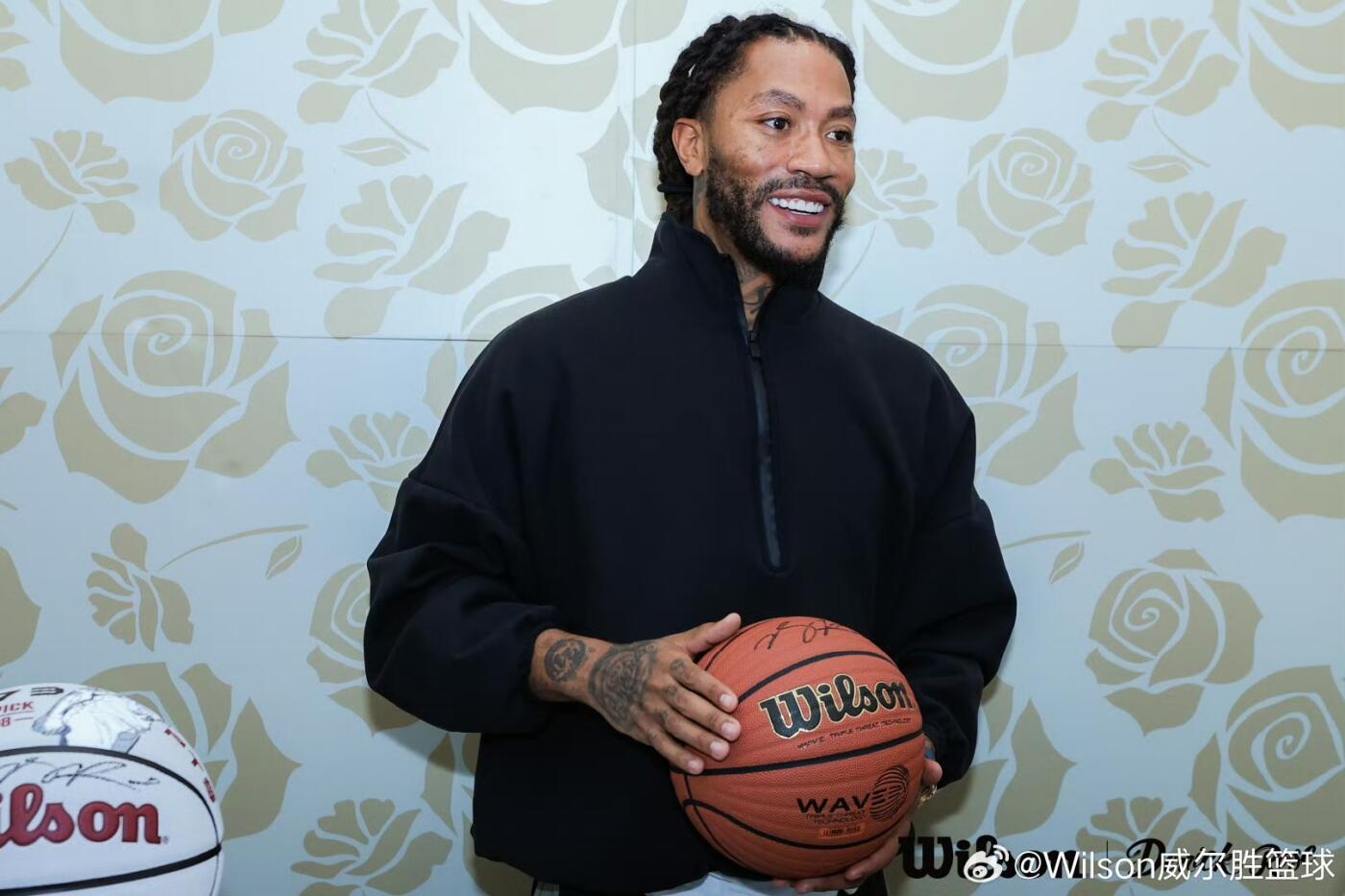 零元拍：  “风城玫瑰”德里克-罗斯签名Wilson威尔胜金标NBA用球，亲书“2008选秀第一顺位”！签于2025威尔胜“致胜瑰来”罗斯联名产品发布会！