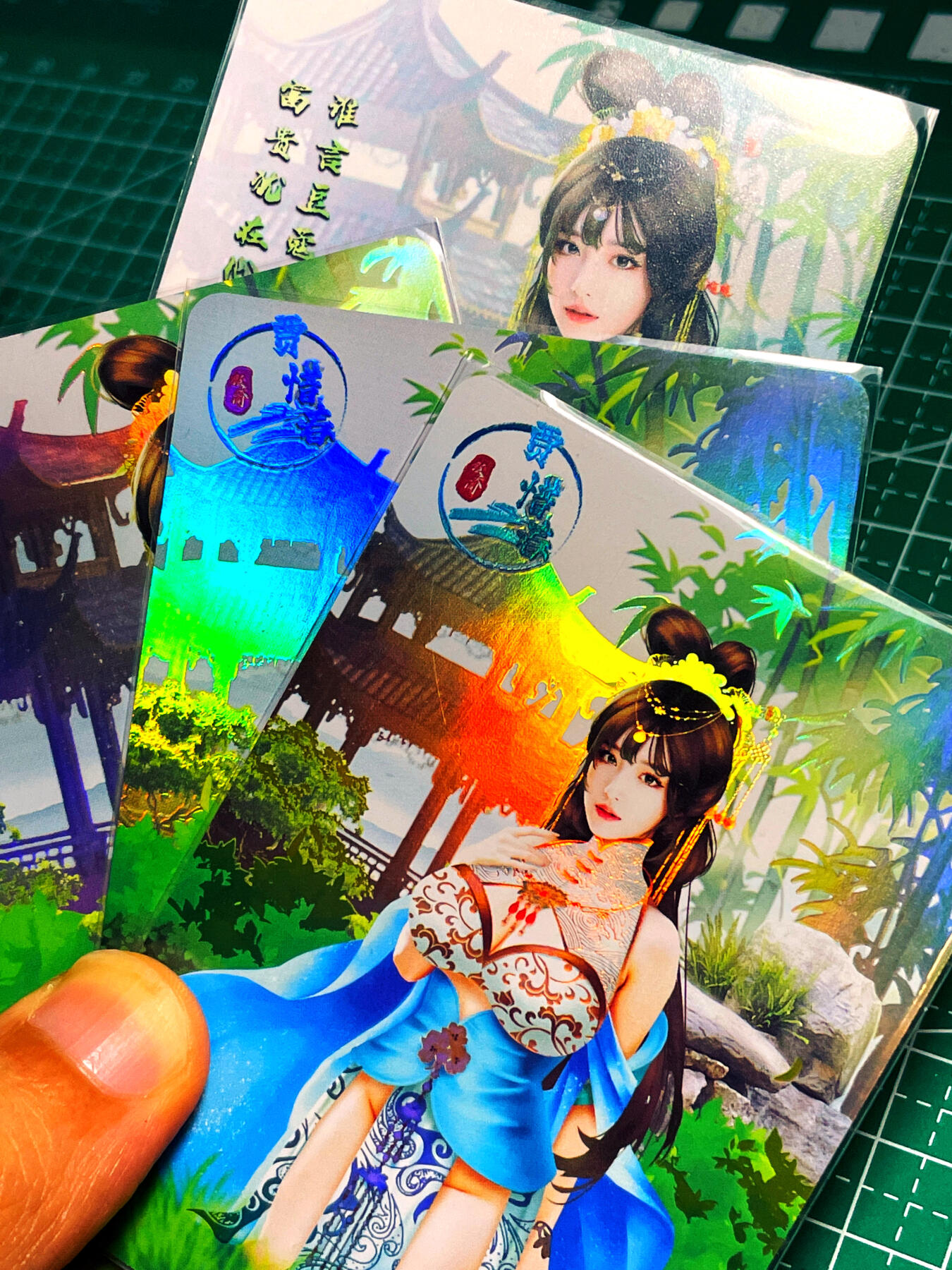 显眼宝15期 美人如玉 绘天阁卡牌  原创红楼梦正册系列  贾惜春三渐变带特卡艺术卡  4张   折光彩闪  大卡尺寸63*88
