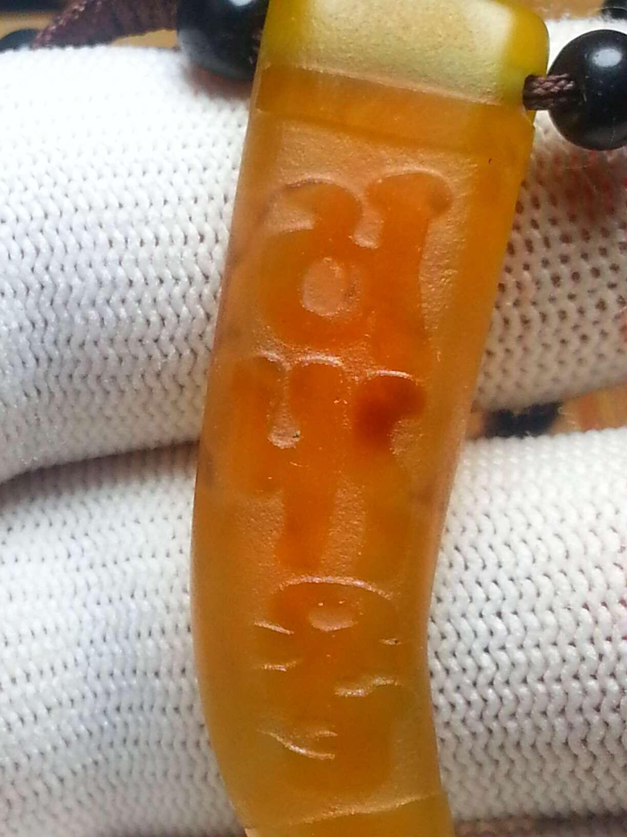 ❤️糖料玛瑙六字真言牙型双面雕锁骨链藏传珠(31006)规格63*14*8mm