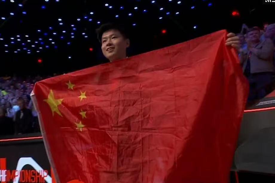 零元拍：  新科斯诺克世锦赛冠军赵心童亲签星牌英式斯诺克球杆，正经玉山总厂生产！祝愿拍到的球星上球台杆杆147！