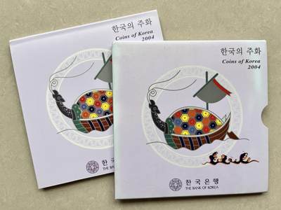 咖啡豆•收藏 2025年5月世界各国套币拍卖  - 2004年韩国UNC未流通封装套币 外国外币