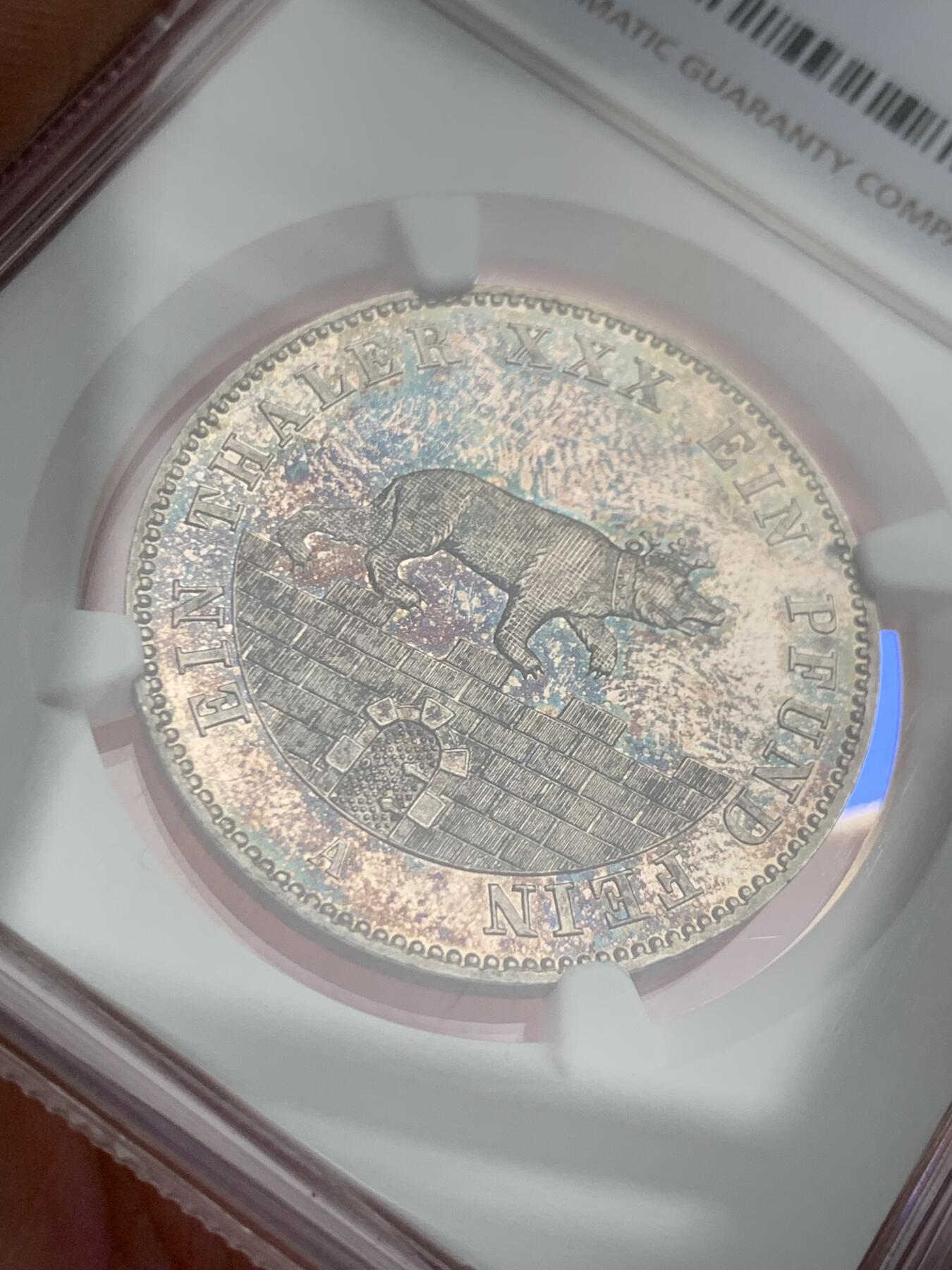 《竞宝斋》第382场 周日，周一，周二 3场连拍 （全场包邮） 冠军分 NGC MS63PL 德国 1861年 泰勒 安哈特矿业泰勒小熊爬墙 银币 发行量最少的年份 流通充分 PL 品相难得一见