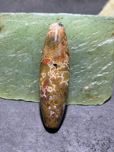精美罕见冻料草花纹战国红玛瑙天珠形随形桶珠一个， - 精美罕见冻料草花纹战国红玛瑙天珠形随形桶珠一个，