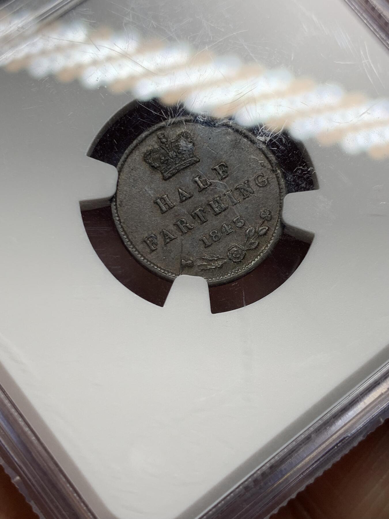 《竞宝斋》第382场 周日，周一，周二 3场连拍 （全场包邮） NGC AU58BN 英国 1843年 1/2法新 维多利亚年轻头像，极为稀少的高品相铜币，细节清晰，年轻女王的肖像依旧鲜明，金属光泽未曾褪色，岁月的痕迹轻柔地勾画出历史的轮廓